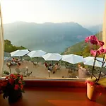 Hotell Paradiso 3*
